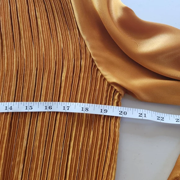 Gold satiny blouse - Picture 9 of 9